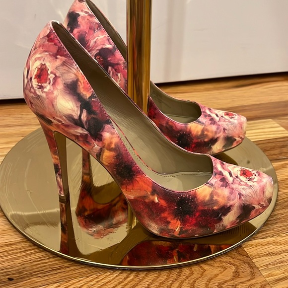 BCBG Shoes - BCBG Floral Pumps